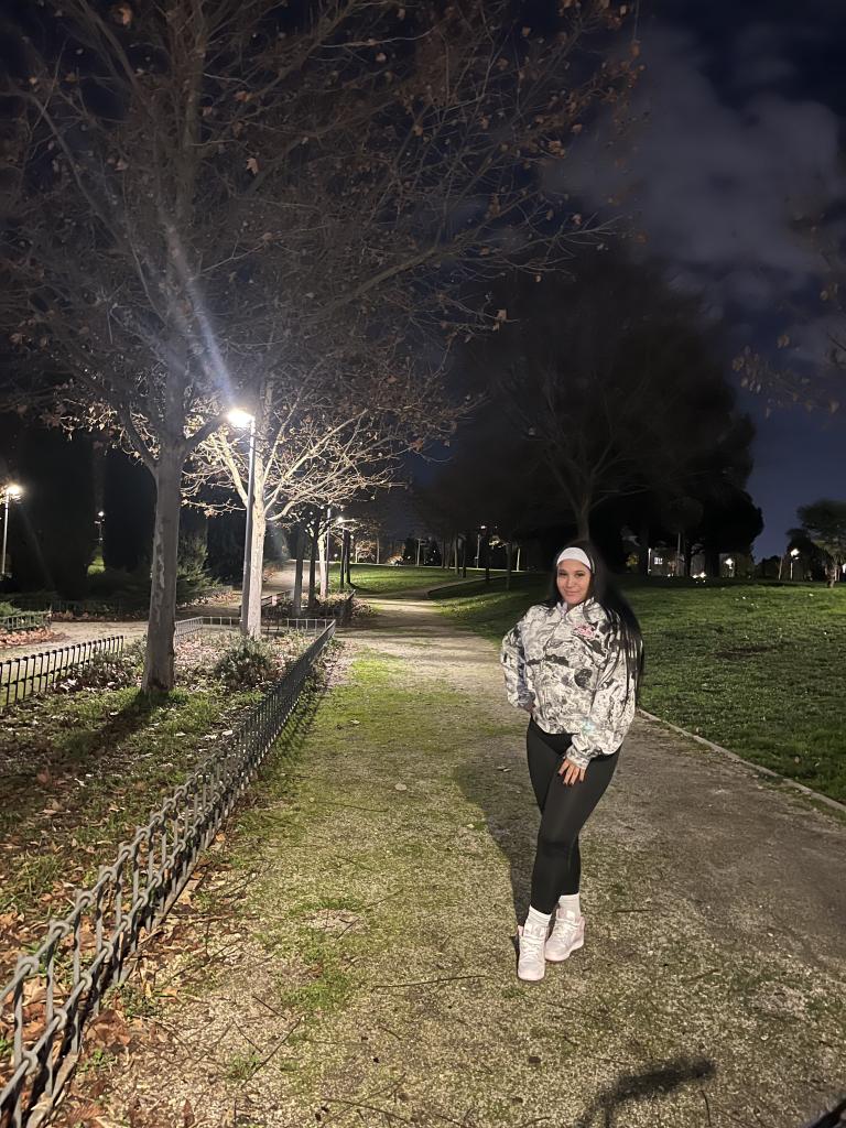 641809711: Chica busca chico en Madrid