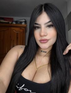 696764498: Chica busca chico en Sevilla