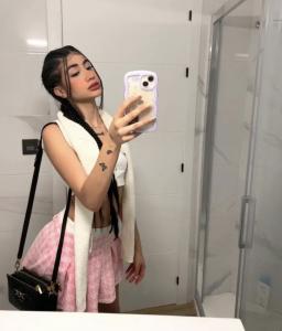 663164429: Chica busca chico en Murcia