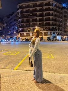 613933255: Chica busca chico en Barcelona