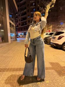 613933255: Chica busca chico en Barcelona