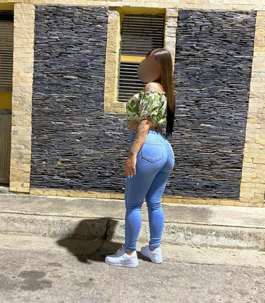 632935408: Chica busca chico en Málaga