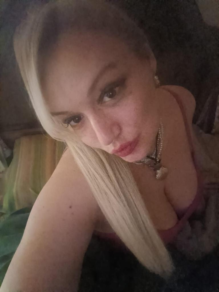 657483905: Chica busca chico en La Coruña