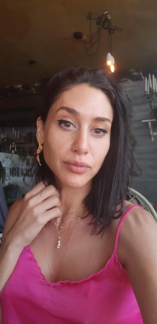 648981770: Chica busca chico en Pontevedra