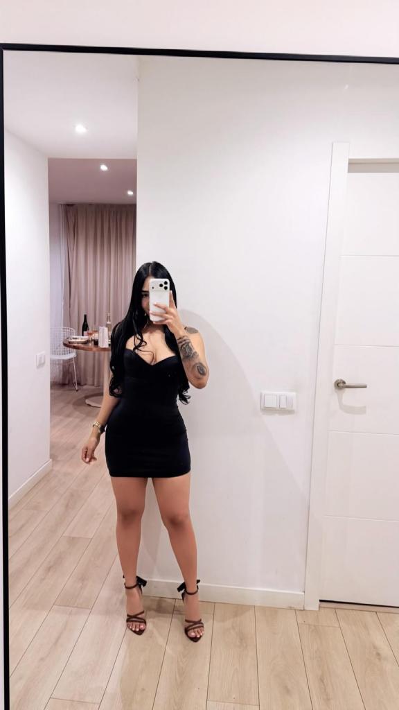 698976368: Chica busca chico en Barcelona