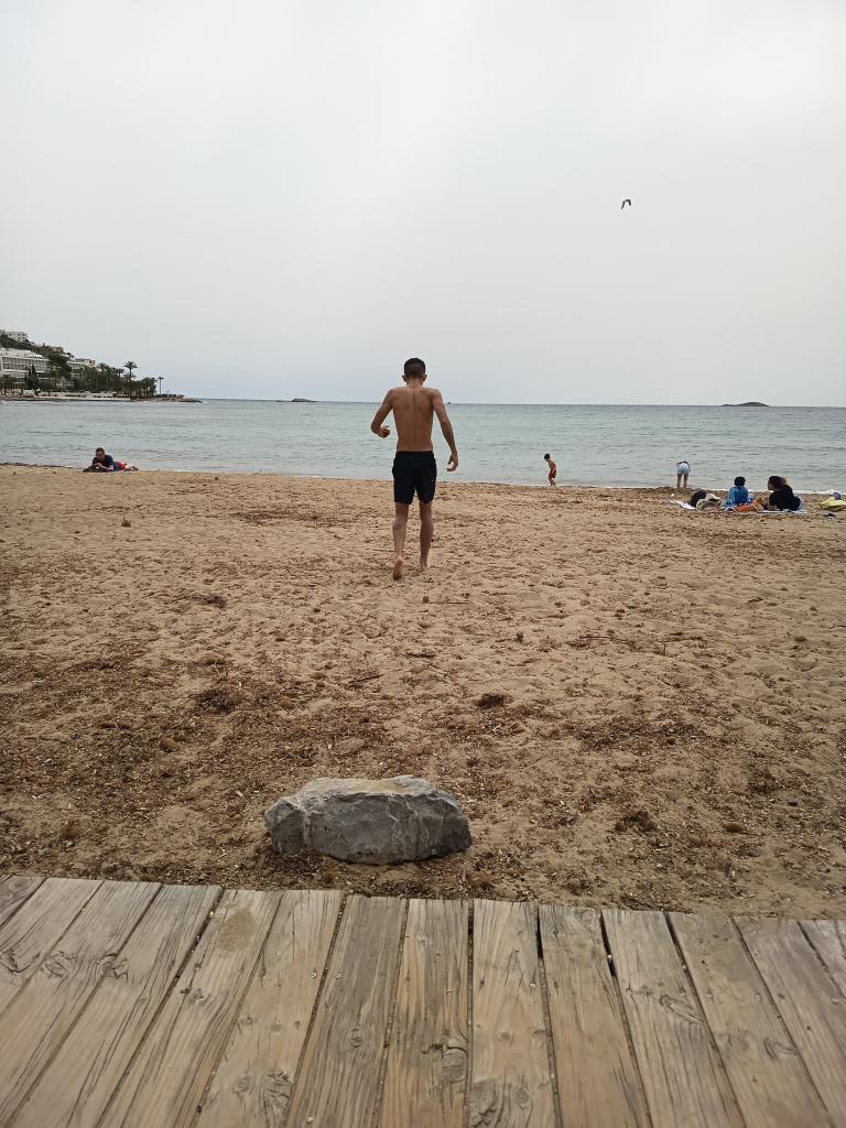 641854332: Chico busca chica en Ibiza