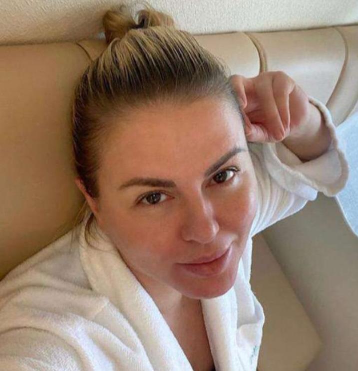 643049412: Chica busca chico en Granada
