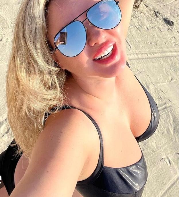 643049412: Chica busca chico en Granada