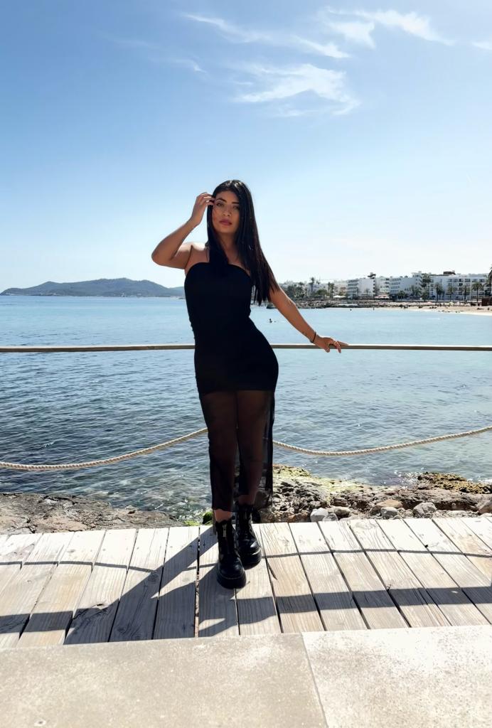 624421641: Chica busca chico en Ibiza