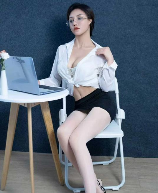 688456888: Chica busca chico en Madrid