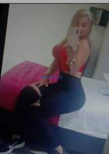 664464494: Chica busca chico en Barcelona