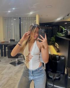 674581151: Chica busca chico en Barcelona