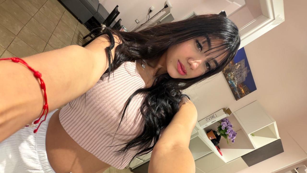 663463297: Chica busca chico en La Coruña