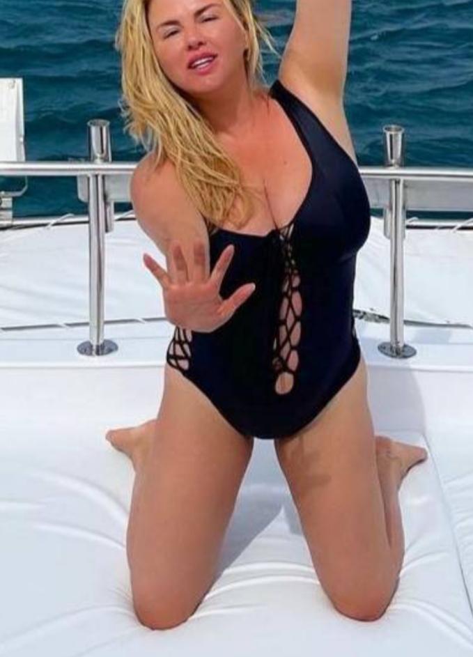 643049412: Chica busca chico en Granada