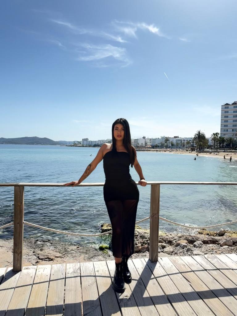 624421641: Chica busca chico en Ibiza