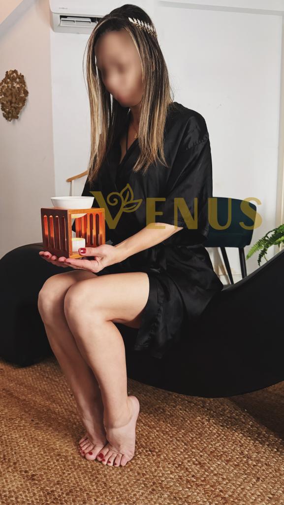 623976940: Chica busca chico en Barcelona