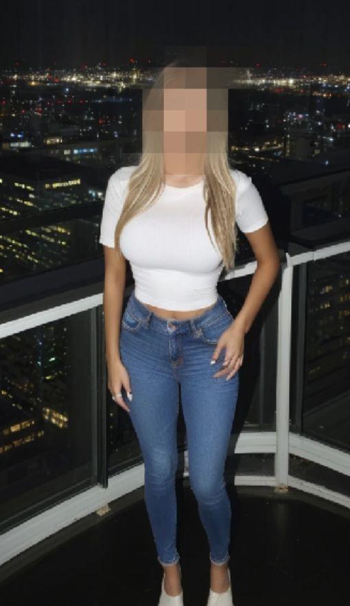 631109485: Chica busca chico en Navarra