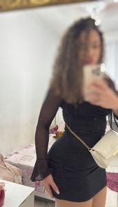 672144982: Chica busca chico en Barcelona