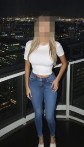 631109485: Chica busca chico en Navarra