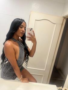 604385583: Chica busca chico en Barcelona