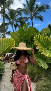 685796290: Chica busca chico en Madrid