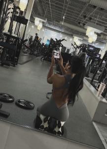 747860564: Chica busca chico en Madrid