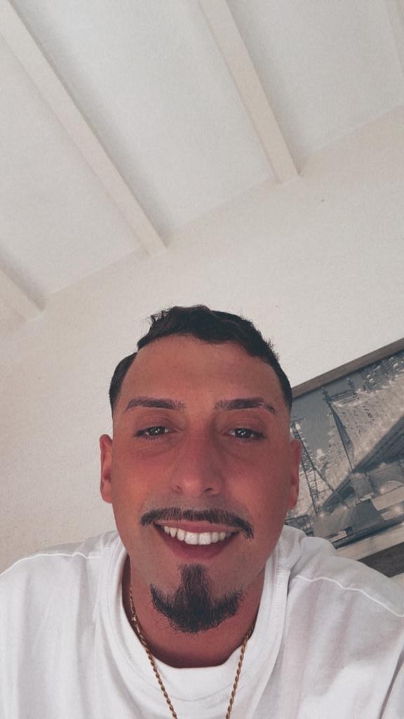 Chico busca chica en Almería: 