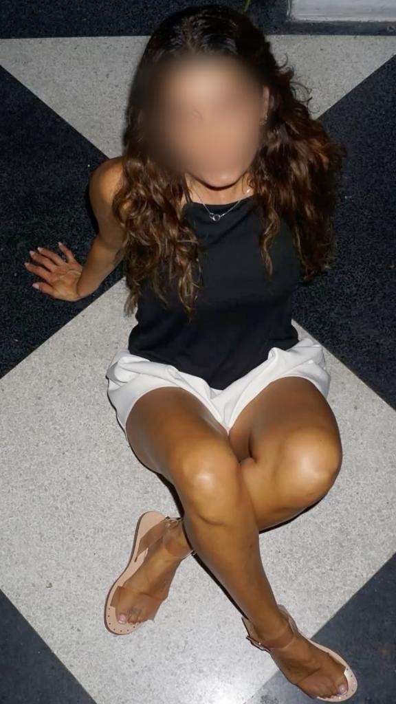 631058272: Chica busca chico en Barcelona