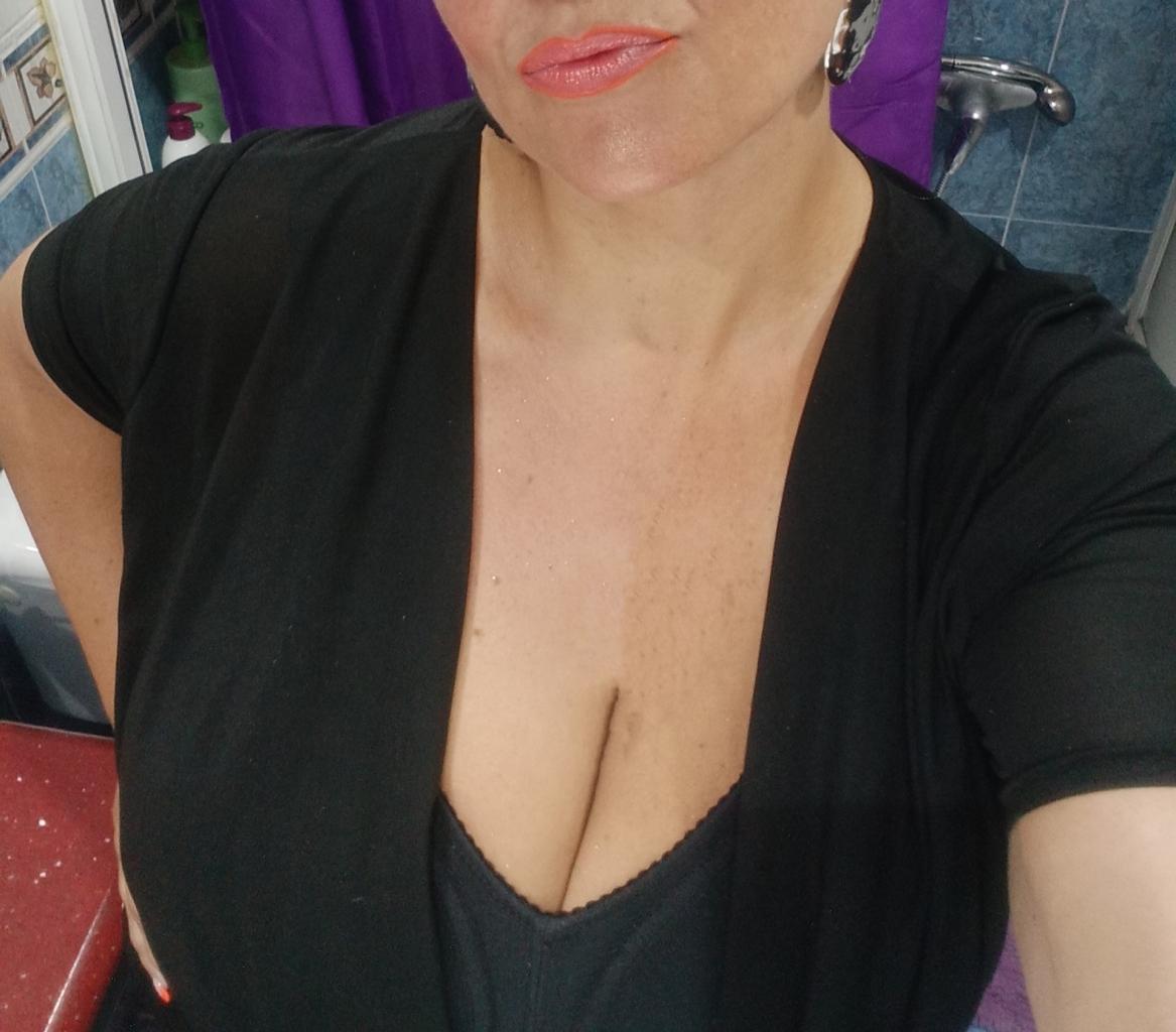 609075166: Chica busca chico en Valencia