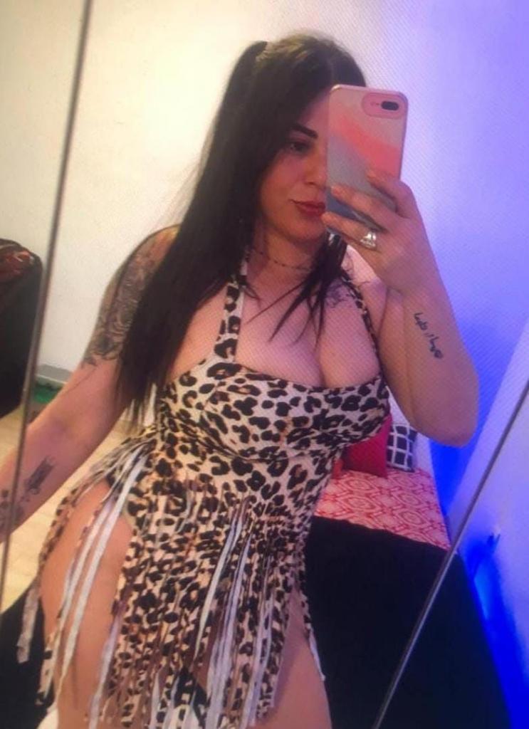 697477753: Chica busca chico en Barcelona