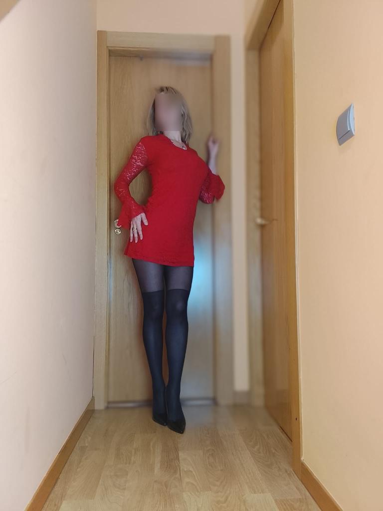 697766701: Chica busca chico en Madrid