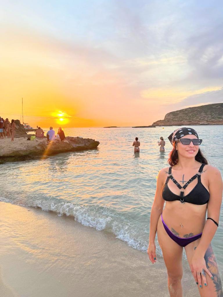 623742053: Chica busca chico en Ibiza