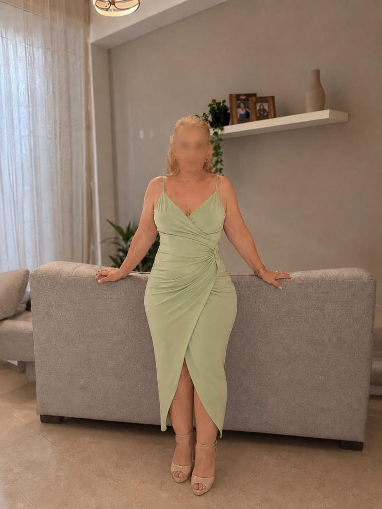 611354575: Chica busca chico en La Coruña