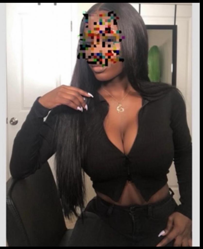 632779229: Chica busca chico en Barcelona