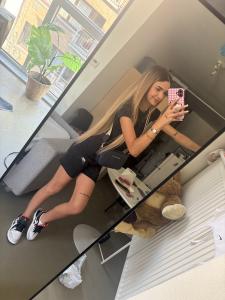 631758860: Chica busca chico en Barcelona