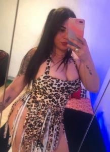 697477753: Chica busca chico en Barcelona