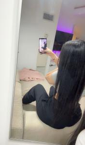 613369448: Chica busca chico en Barcelona