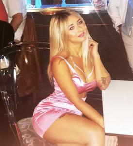 697903643: Chica busca chico en Sevilla