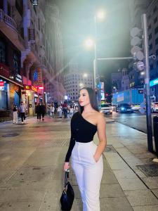 664644252: Chica busca chico en Madrid