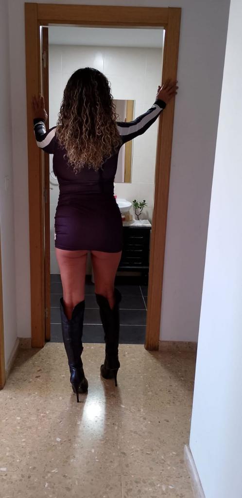 697989834: Chica busca chico en Barcelona