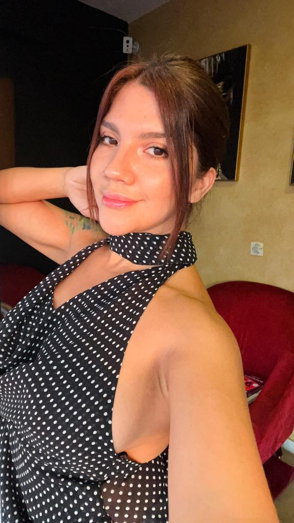 645876773: Chica busca chico en Málaga