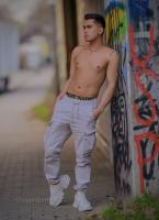 656001363: Chico busca chica en Valencia