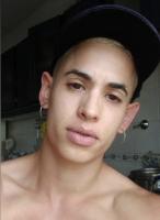 664595807: Chico busca chica en Barcelona
