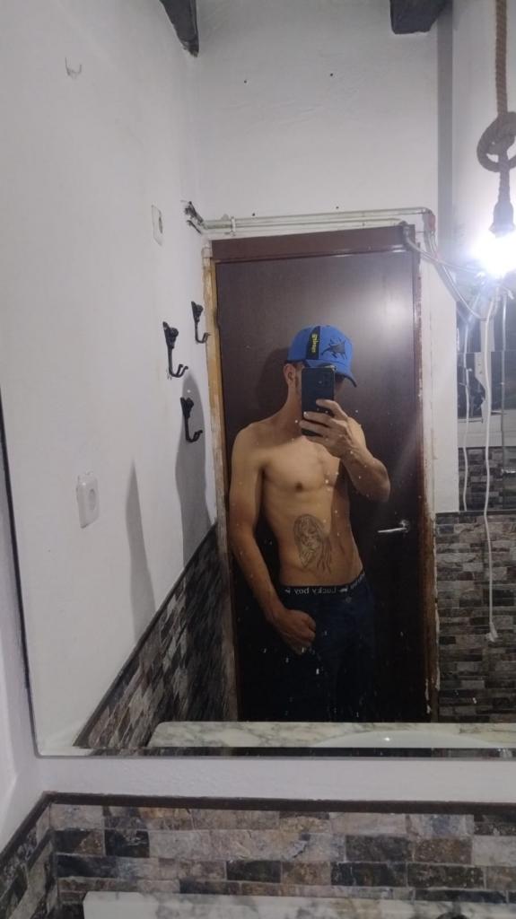 658504454: Chico busca chica en Madrid