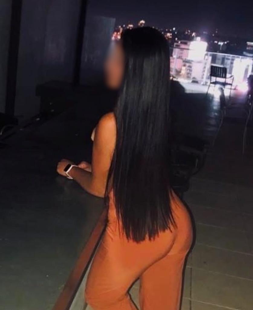 613956757: Chica busca chico en Barcelona