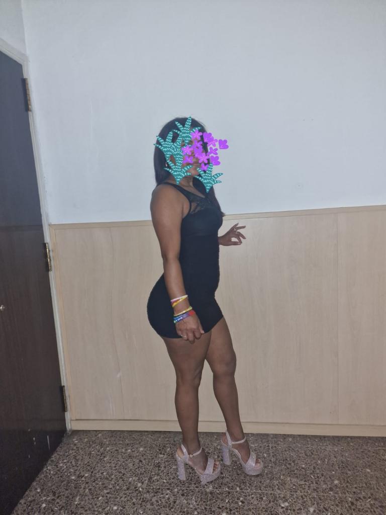 602714135: Chica busca chico en Barcelona