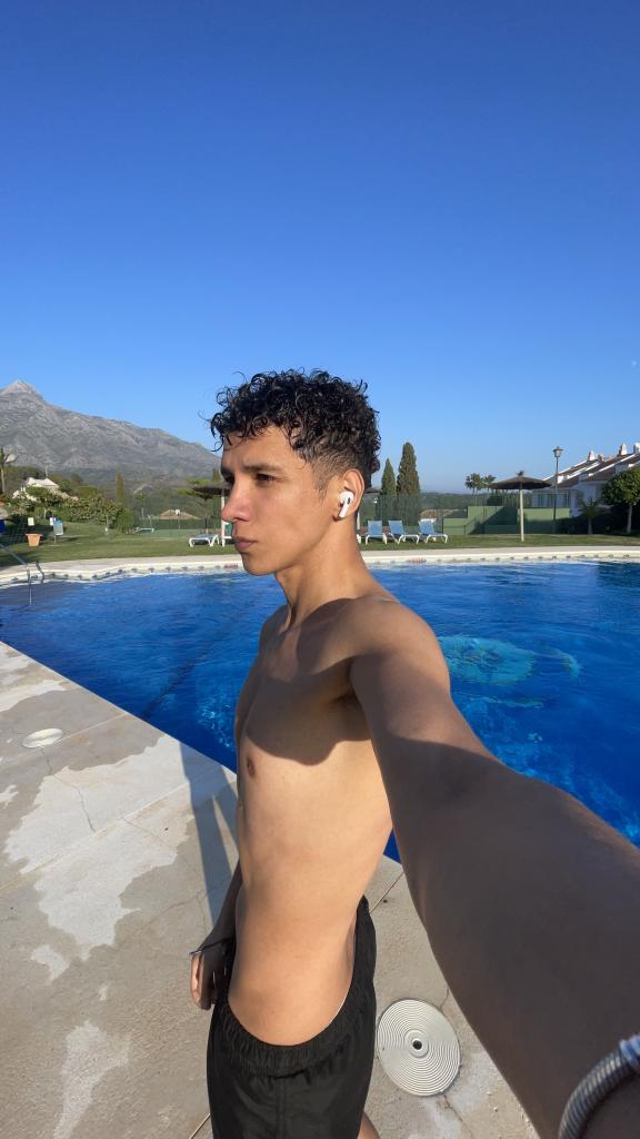 Chico busca chica en Málaga: 