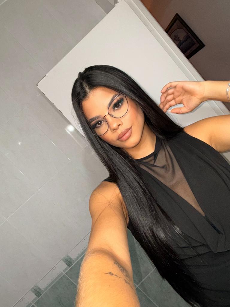 Chica busca chico en Granada: Chica busca chico