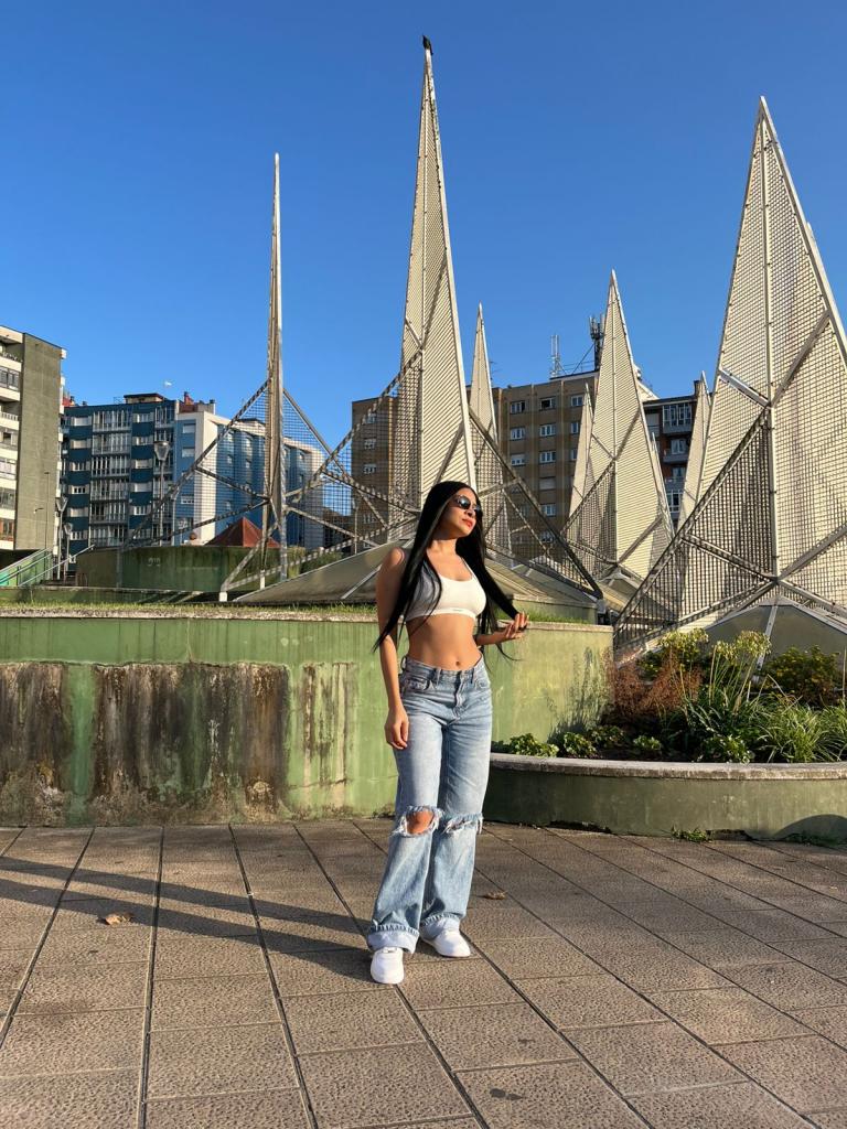 613683951: Chica busca chico en Asturias