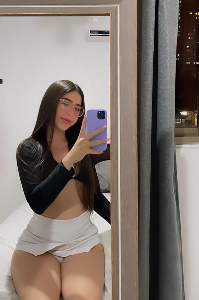631507330: Chica busca chico en Barcelona